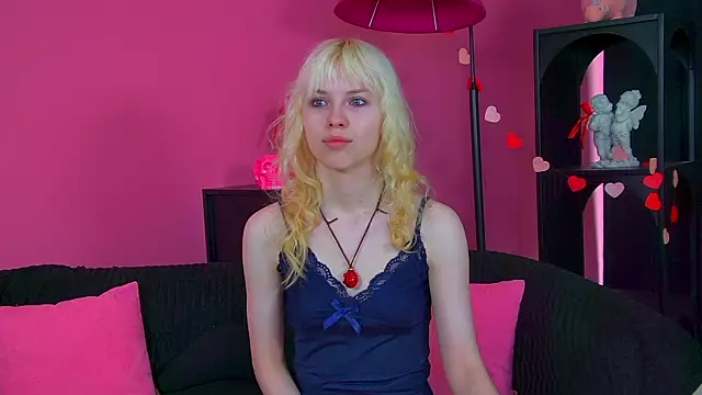 Snapshot of HannahHollis chatting on 06/13/26, 06:11 HannahHollis online show from 06/13/26, 06:11