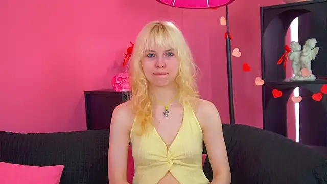 Snapshot of HannahHollis chatting on 06/20/26, 06:27 HannahHollis online show from 06/20/26, 06:27