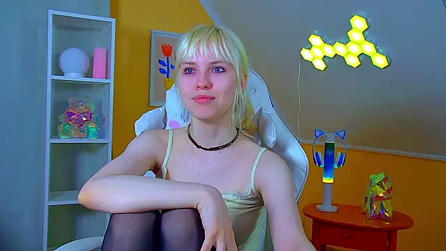 Snapshot of HannahHollis chatting on 07/09/26, 06:23 HannahHollis online show from 07/09/26, 06:23