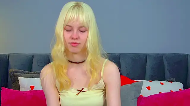 Snapshot of HannahHollis chatting on 07/10/26, 06:28 HannahHollis online show from 07/10/26, 06:28