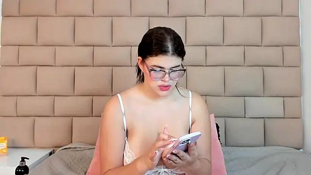 TifannyRosen online show from 05/24/26, 12:43