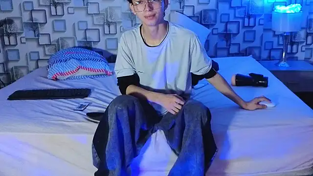 Snapshot of Twink_Sebas7 chatting on 07/12/26, 12:29 Twink Sebas7 online show from 07/12/26, 12:29