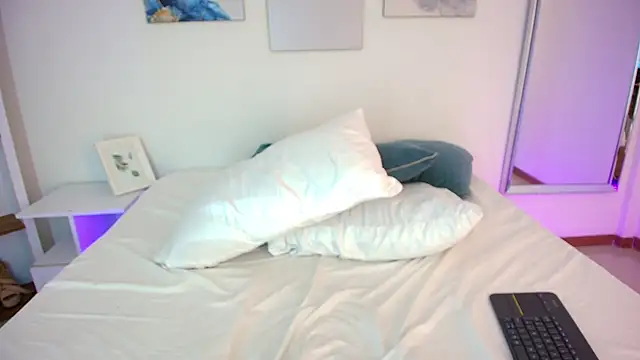 ana collins  online show from 04/16/26, 09:39