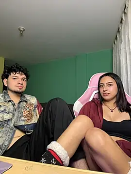 Snapshot of hotlatinocouple__ chatting on 05/15/26, 11:56 hotlatinocouple online show from 05/15/26, 11:56