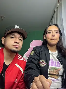 Snapshot of hotlatinocouple__ chatting on 05/29/26, 11:14 hotlatinocouple online show from 05/29/26, 11:14