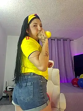 Snapshot of Celestee_21 chatting on 06/18/26, 01:50 Celestee 21 online show from 06/18/26, 01:50