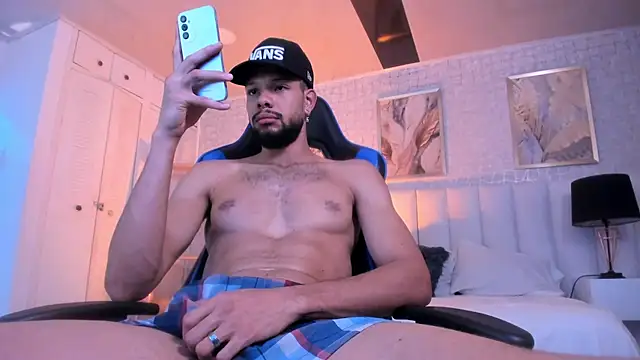 Snapshot of cero_khalifa chatting on 05/24/26, 02:33 cero khalifa online show from 05/24/26, 02:33