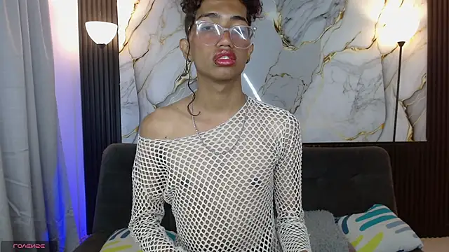 Snapshot of triiangel_latinboy chatting on 05/11/26, 12:44 triiangel latinboy online show from 05/11/26, 12:44