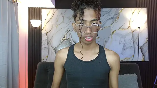 Snapshot of triiangel_latinboy chatting on 05/15/26, 01:07 triiangel latinboy online show from 05/15/26, 01:07
