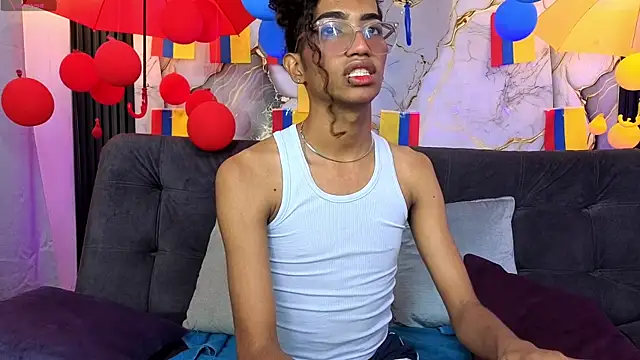 Snapshot of triiangel_latinboy chatting on 07/09/26, 12:42 triiangel latinboy online show from 07/09/26, 12:42
