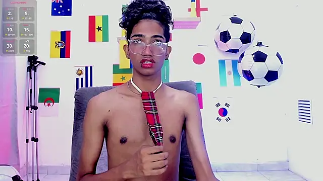 Snapshot of triiangel_latinboy chatting on 07/10/26, 12:41 triiangel latinboy online show from 07/10/26, 12:41
