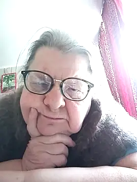 Snapshot of MartaMia68 chatting on 04/17/26, 10:29 MartaMia68 online show from 04/17/26, 10:29