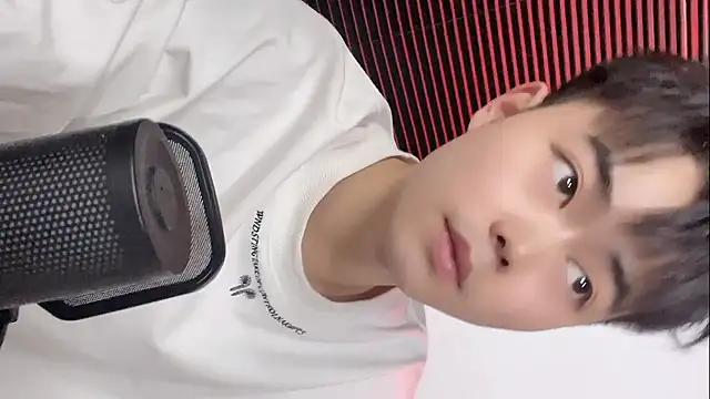 GUCCI-BOY1314 online show from 04/26/26, 12:47