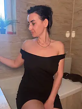 MissGiulia online show from 05/16/26, 03:22
