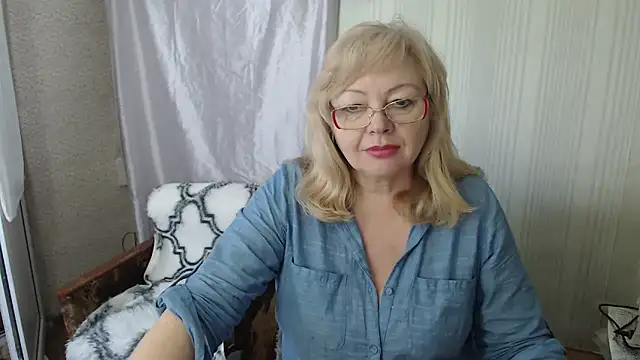 Snapshot of LavandaMay chatting on 04/29/26, 10:52 LavandaMay online show from 04/29/26, 10:52