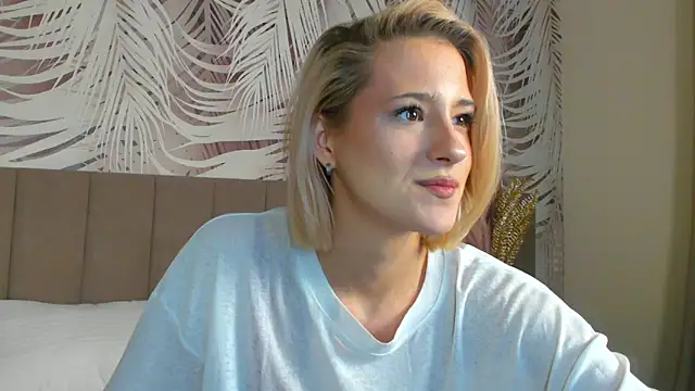 Snapshot of Lizzyvega chatting on 04/17/26, 01:52 Lizzyvega online show from 04/17/26, 01:52
