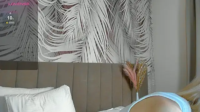 Snapshot of Lizzyvega chatting on 05/01/26, 01:54 Lizzyvega online show from 05/01/26, 01:54