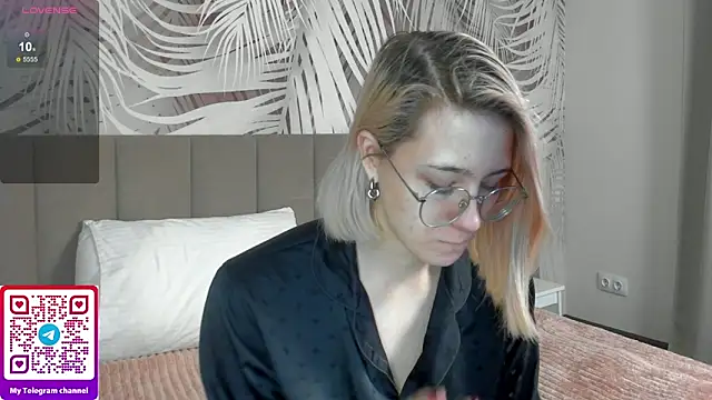 Snapshot of Lizzyvega chatting on 05/25/26, 01:55 Lizzyvega online show from 05/25/26, 01:55