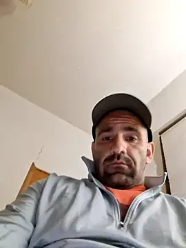 Snapshot of fitguy4u chatting on 05/24/26, 06:40 fitguy4u online show from 05/24/26, 06:40
