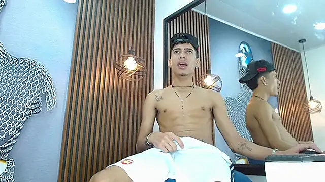 Snapshot of Skinny_cute_Alyer chatting on 04/28/26, 02:27 Skinny cute Alyer online show from 04/28/26, 02:27
