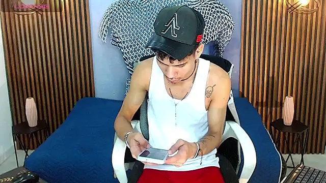 Snapshot of Skinny_cute_Alyer chatting on 05/09/26, 02:50 Skinny cute Alyer online show from 05/09/26, 02:50