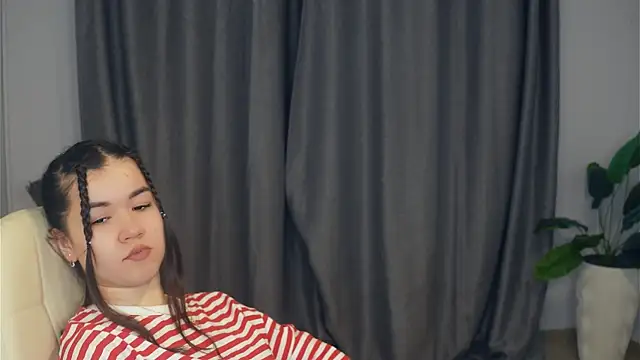 ShanaYock online show from 04/12/26, 01:38