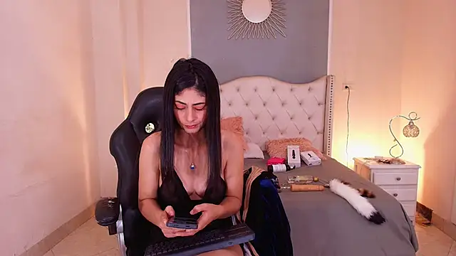 elizabeth santos1 online show from 06/29/26, 10:15