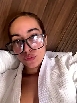 Aitana Lux online show from 04/17/26, 07:28