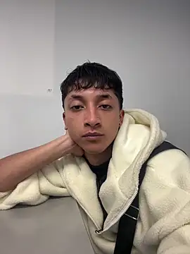 Snapshot of Aaron_Brink_ chatting on 04/10/26, 01:05 Aaron Brink online show from 04/10/26, 01:05