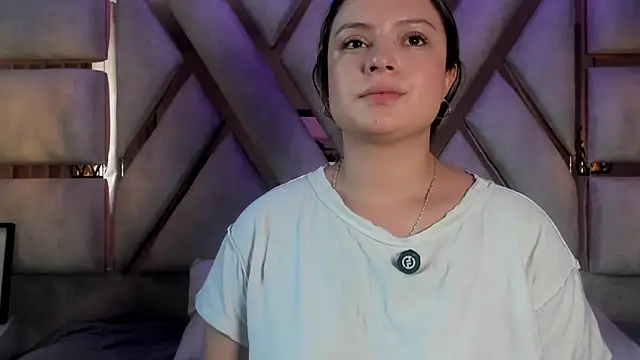 Snapshot of giigii_hadidd chatting on 05/07/26, 07:19 giigii hadidd online show from 05/07/26, 07:19