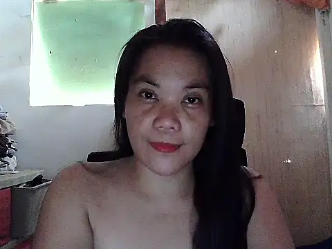 holdmetight21 online show from 04/18/26, 05:33