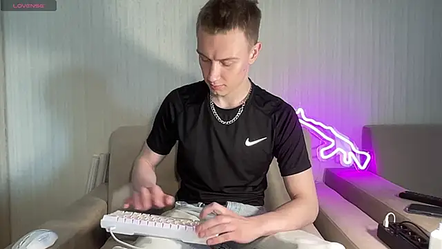 Travis Gracile online show from 06/07/26, 06:50