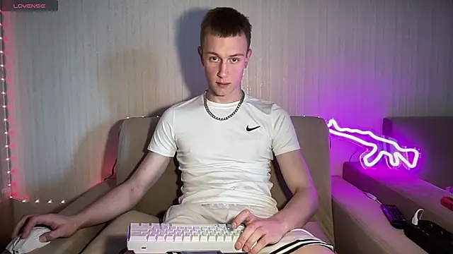 Travis Gracile online show from 06/18/26, 08:58