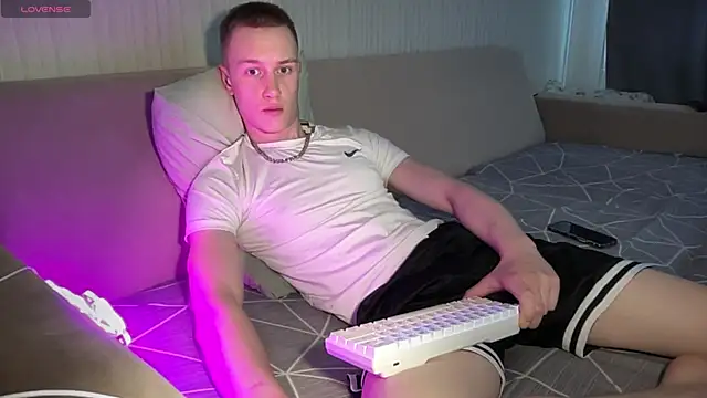 Travis Gracile online show from 07/05/26, 07:26