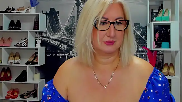Snapshot of DianaFrances chatting on 05/17/26, 11:06 DianaFrances online show from 05/17/26, 11:06