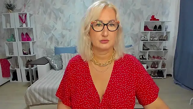 Snapshot of DianaFrances chatting on 07/11/26, 09:45 DianaFrances online show from 07/11/26, 09:45