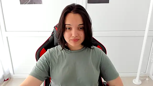 Snapshot of Caroline_cutte chatting on 05/19/26, 06:53 Caroline cutte online show from 05/19/26, 06:53