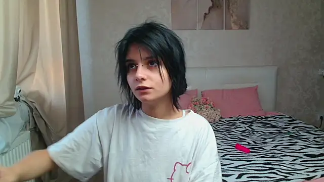 Snapshot of The_Slutty_Fox chatting on 08/01/26, 11:20 The Slutty Fox online show from 08/01/26, 11:20
