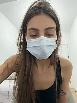 Snapshot of _Mia_L_ chatting on 04/13/26, 08:14 Mia L online show from 04/13/26, 08:14