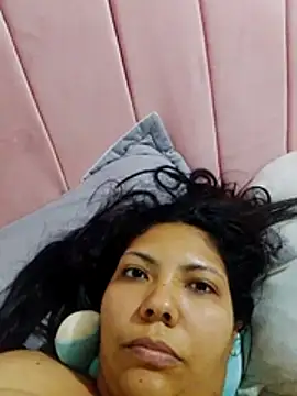Snapshot of Izel_ chatting on 05/03/26, 10:05 Izel online show from 05/03/26, 10:05