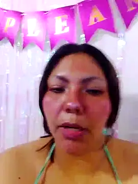 Snapshot of Izel_ chatting on 05/19/26, 01:56 Izel online show from 05/19/26, 01:56