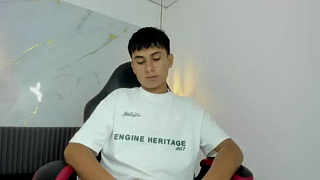 Snapshot of SantiagoCool chatting on 04/13/26, 07:30 SantiagoCool online show from 04/13/26, 07:30