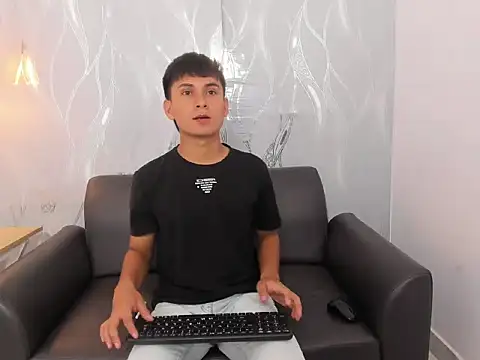 Snapshot of SantiagoCool chatting on 04/14/26, 07:42 SantiagoCool online show from 04/14/26, 07:42