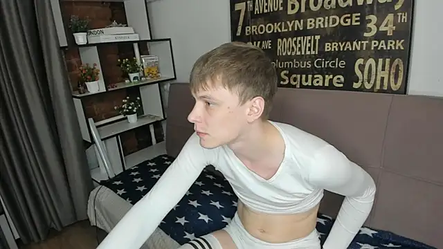 Snapshot of TwinkWhite chatting on 05/19/26, 09:10 TwinkWhite online show from 05/19/26, 09:10