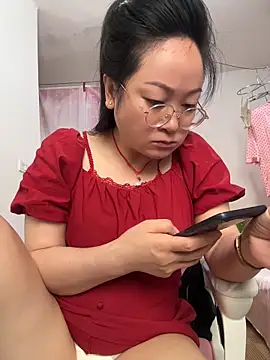 Snapshot of H-202604 chatting on 06/28/26, 02:28 H-202604 online show from 06/28/26, 02:28