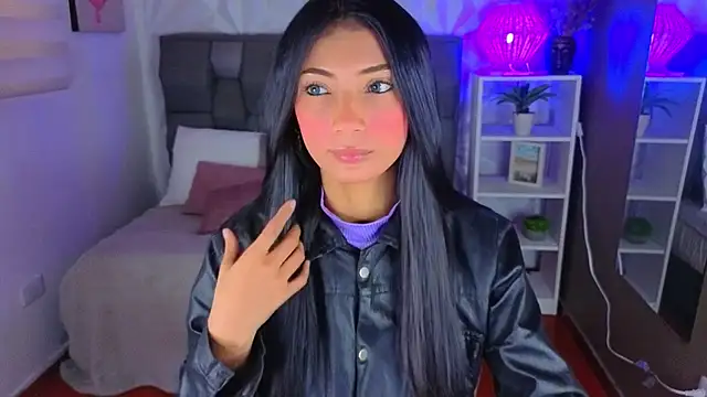Perlaa moon  online show from 06/24/26, 02:49