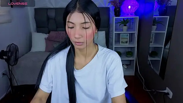Perlaa moon  online show from 07/07/26, 06:56