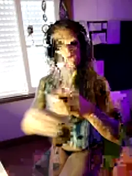 LauKiss online show from 04/11/26, 07:18