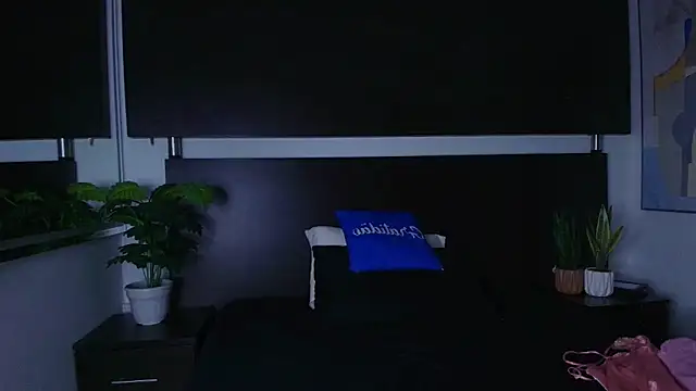 Scarlet  noir online show from 04/16/26, 12:39