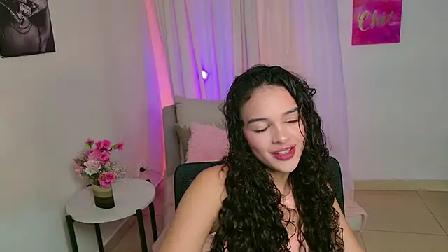 Snapshot of MaraVelvett chatting on 05/18/26, 05:41 MaraVelvett online show from 05/18/26, 05:41